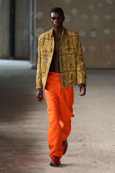 Look 50